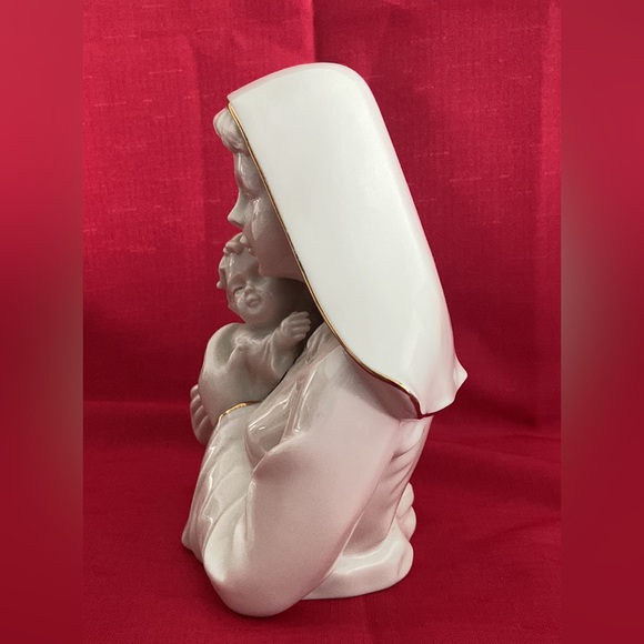 Mikasa Madonna and Child Fine White Porcelain with Gold Trim Figurine - Picture 2 of 5